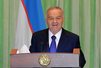 Президент: На одну семью приходится 3 мобильных телефона