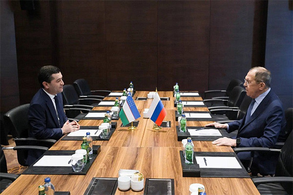 Главы МИД Узбекистан и РФ провели переговоры в Турции