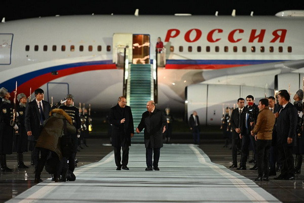 Председатель Правительства РФ прибыл в Самарканд