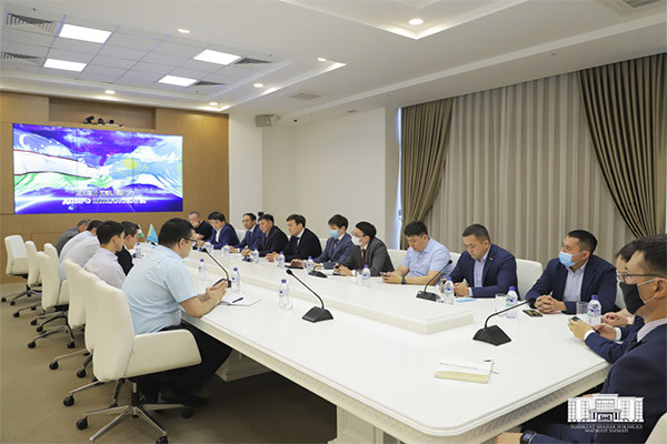 В хокимияте города Ташкента прошла встреча с делегацией Казахстана