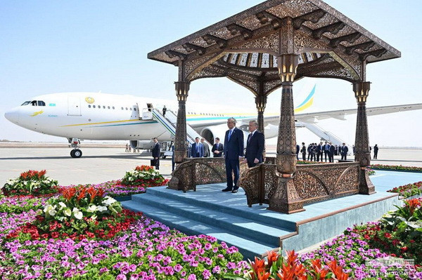 Президенты Узбекистана и Казахстана прибыли в Хорезм