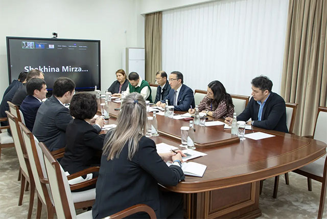 Minister of Transport meets ADB representatives to discuss infrastructure projects