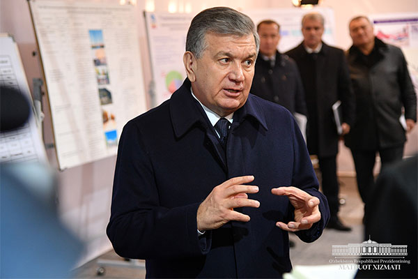 Президент Узбекистана посетил несколько объектов в Каракалпакстане