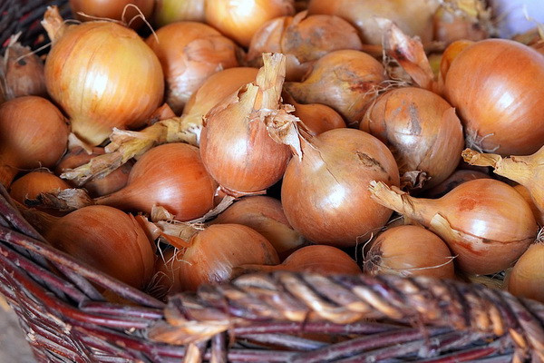 Are onion stocks sufficient to meet domestic demand?