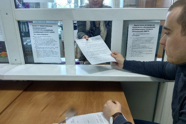 В Узбекистане временно приостановили замену водительских прав