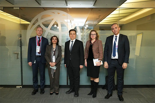The possibility of providing IT outsourcing services to Saudi Arabia was discussed with a representative of the World Bank