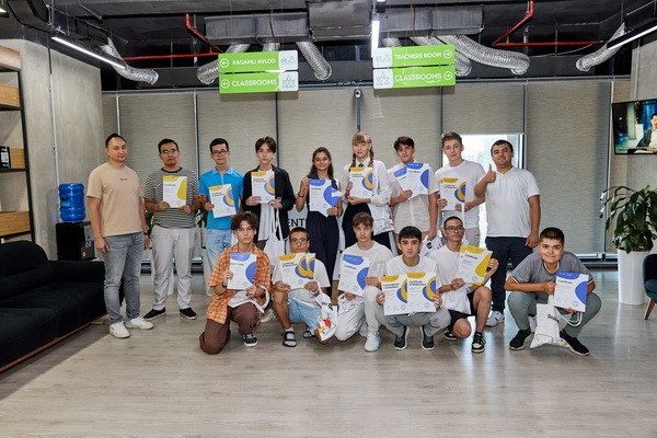 В Узбекистане поздравили выпускников Школы программирования Yandex