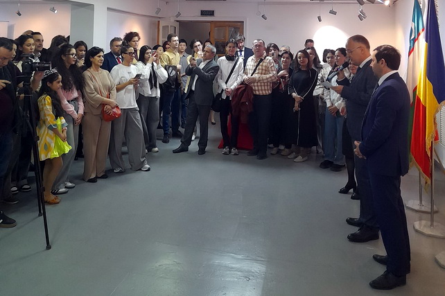 A photo exhibition dedicated to Romanian artists and their connection to Paris has opened in Tashkent