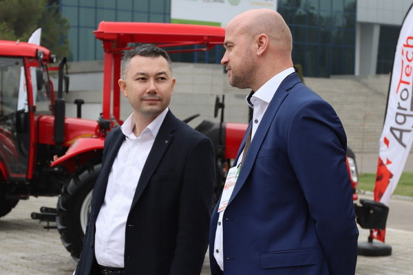 Vice President of John Deere Walldorf International GmbH visited the Agrotech Klaster exhibition pavilion as part of AgroExpo Uzbekistan - 2023