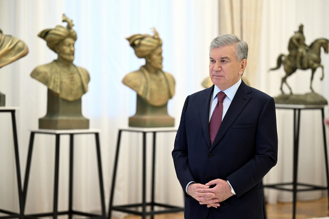 President Reviews Designs for Babur Monument in Andijan