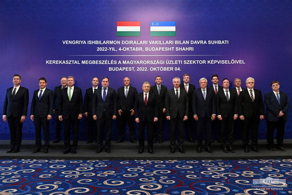 Uzbek President holds a meeting with Hungarian businesspeople