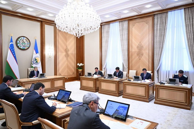 Mirziyoyev Orders 30 Trillion Soums in Additional Revenue Through Digital Tax Controls