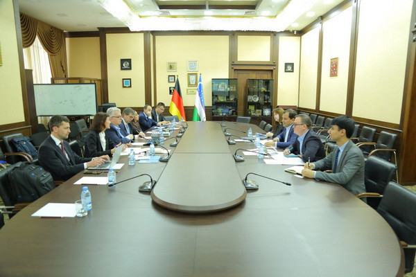 A meeting takes place between the Chairman of the CCI and the Deputy Minister of Food, Agriculture and Forestry of Bavaria