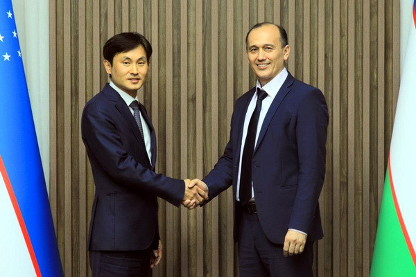A meeting takes place with representatives of the Korea Expressway Corporation