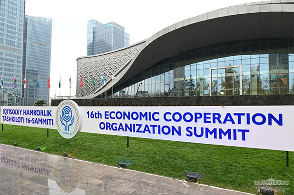 President of Uzbekistan called on the ECO to intensify industrial cooperation