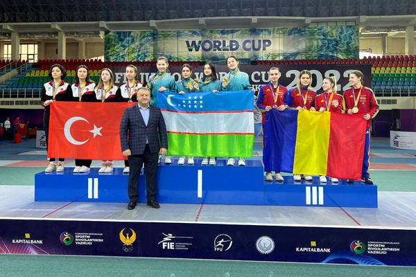 Юные фехтовальщицы Узбекистана лидировали в командных видах программы