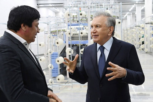 Uzbek President visits textile enterprise in Khorez region