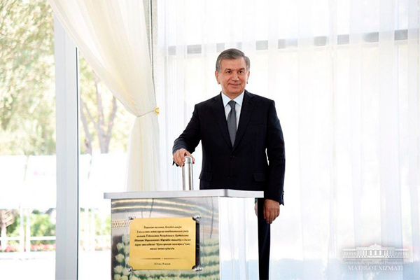Шавкат Мирзиёев қуйиш-прокатлаш комплекси қурилишини бошлаб берди