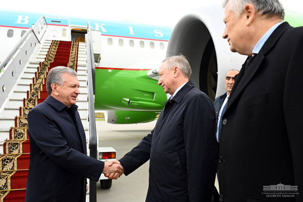 Президент Шавкат Мирзиёев прибыл в Санкт-Петербург