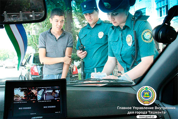 ГУВД Ташкента тестирует новый видеорегистратор для автомобилей ДПС
