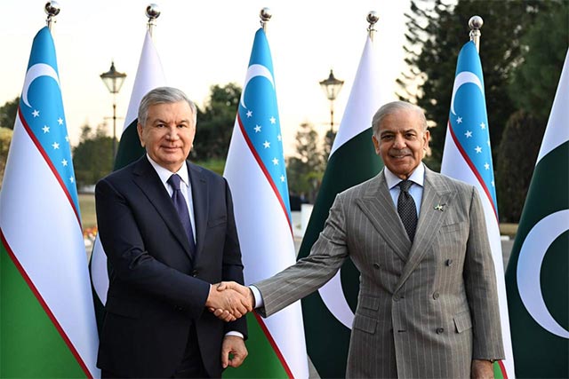 Uzbekistan’s President Received in Ceremonial Welcome in Pakistan