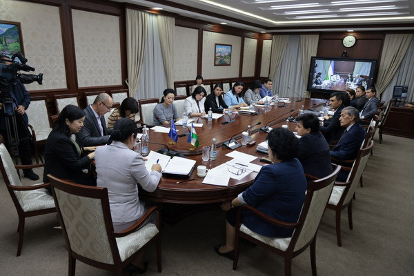 The implementation of joint projects with the World Bank was discussed