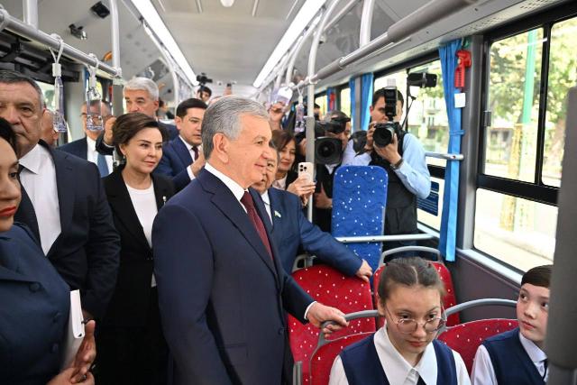 Mirziyoyev Inspects Upgraded Shota Rustaveli Street with Newly Implemented BRT System