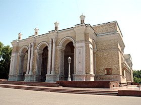 Япония выделила $330 тыс. на оснащение Большого театра Узбекистана