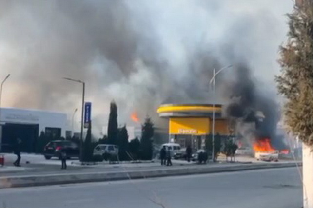 При взрыве на заправке в Фергане погиб один человек