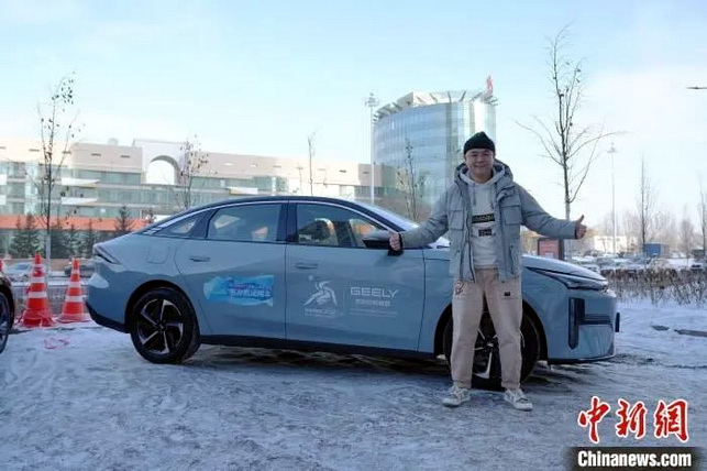 Chinese Road Enthusiast Crosses the Silk Road in an Electric Car, Telling the World About China Through Travel