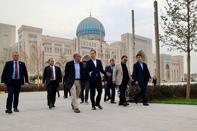 Sergio Gore and Christopher Landau Arrive in Uzbekistan