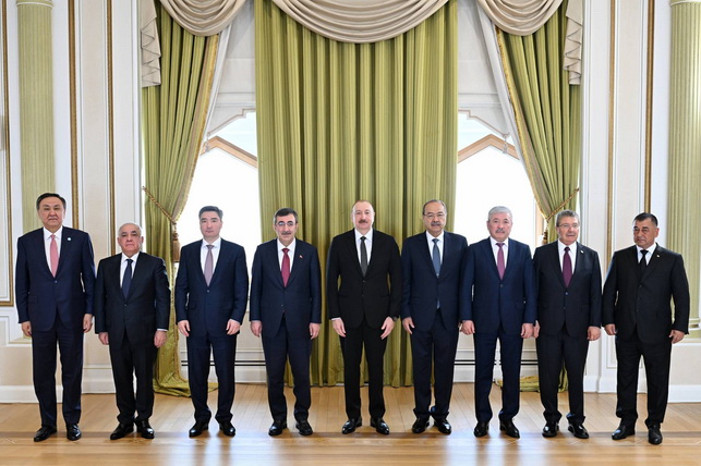 Aliyev Meets Turkic States’ Government Leaders in Baku