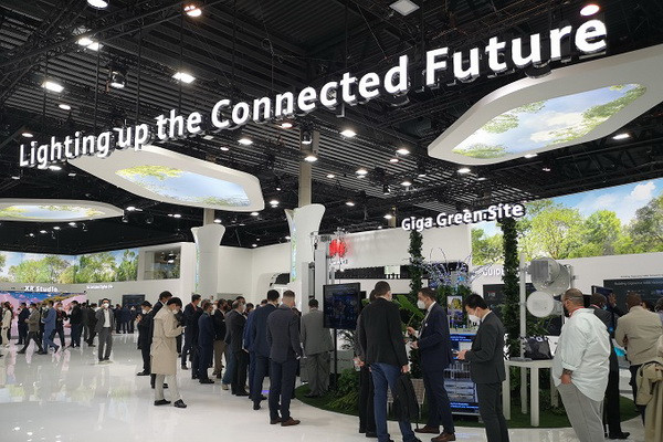 Делегация из Узбекистана посетила стенд Huawei в рамках Всемирного Мобильного Конгресса MWC22 в Барселоне.