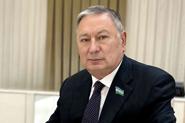 Сенатор Рафиков предложил пересмотреть герб Узбекистана
