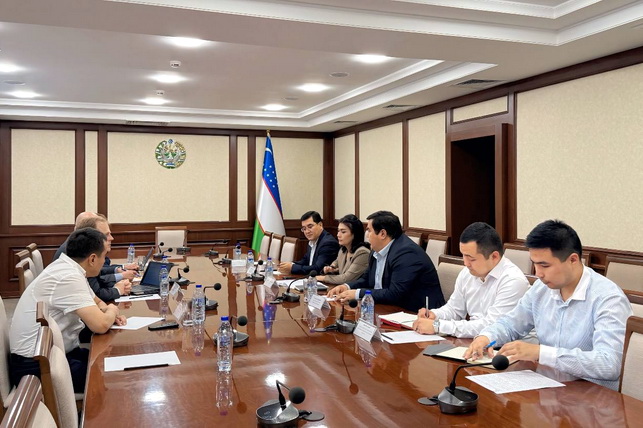 Uzbekistan’s Ministry of Construction and the World Bank discuss residential energy efficiency program