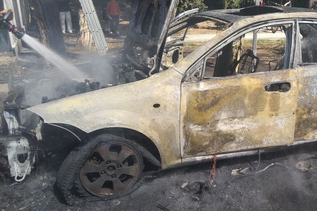 В Мирабадском районе Ташкента сгорел легковой автомобиль