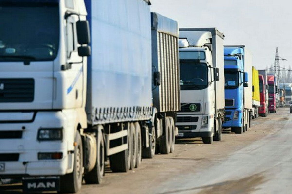 Узбекские дальнобойщики попали под произвол украинских националистов