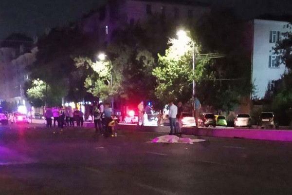 Водители двух иномарок совершили смертельный наезд на пешехода