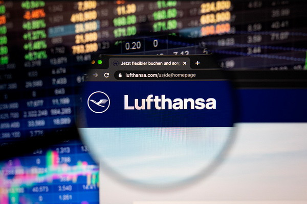 Bloomberg: Lufthansa отменяет сотни рейсов из-за нехватки персонала