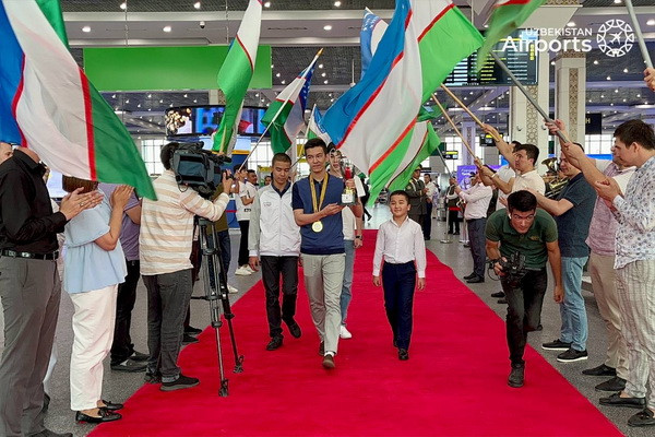 В Ташкенте торжественно встретили шахматистов с международного турнира