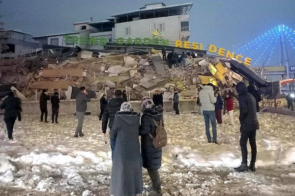 Больше 500 погибших в двух странах: что известно о землетрясении в Турции на данный момент