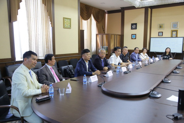 A meeting was held at the Chamber of Commerce and Industry with representatives of the PRC Investors Alliance Leaders Club