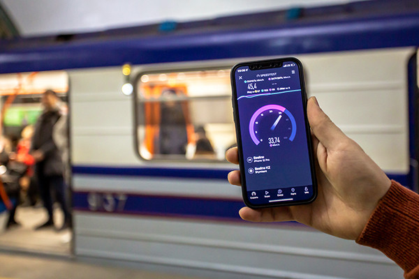 Passengers in Tashkent metro actively use iPhone, but Android is the most popular – Beeline Uzbekistan