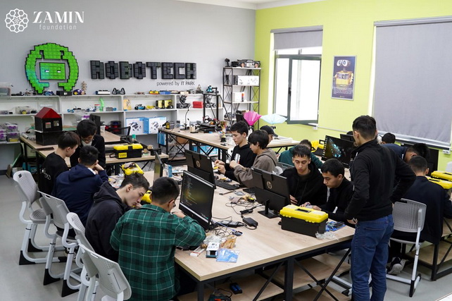 В Узбекистане прошёл Республиканский инклюзивный IT-лагерь в рамках проекта Zamin Education