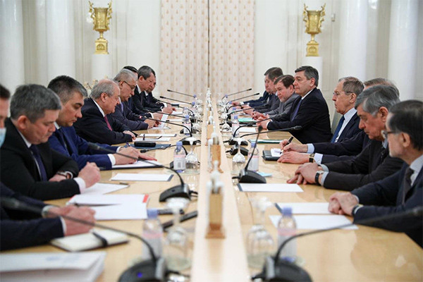 Главы МИД Узбекистана и РФ провели переговоры в Москве