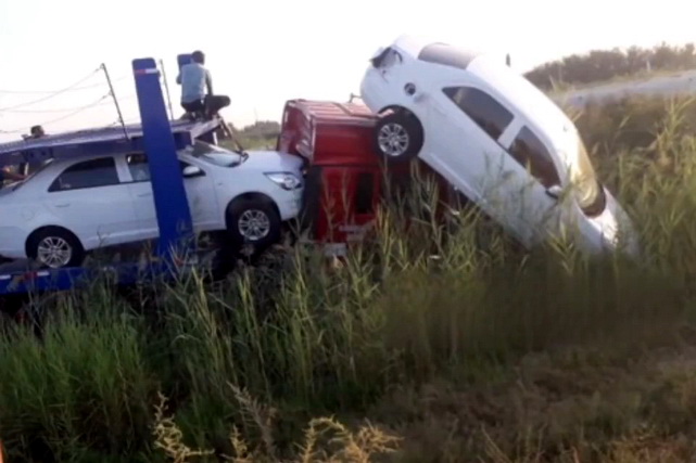 UzAuto Motors car carrier involved in accident, eight Cobalt vehicles damaged