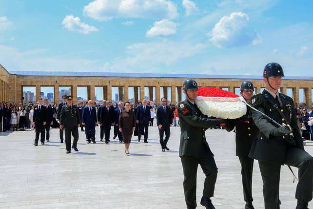 Председатель Сената Олий Мажлиса посетила мемориальный комплекс Аныткабир