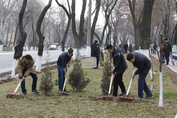 Uzbekistan Clerics Launch Cemetery Clean-Up Initiative