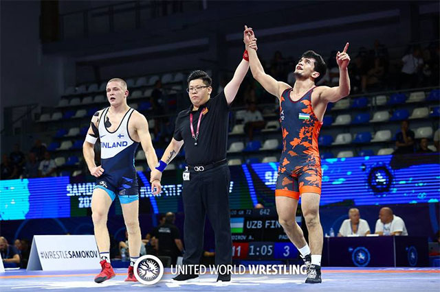 Два узбекских борца завоевали медали на юниорском чемпионате мира в Болгарии