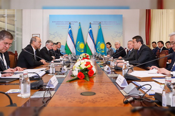 Uzbek, Kazakh PMs discuss plans to increase mutual trade